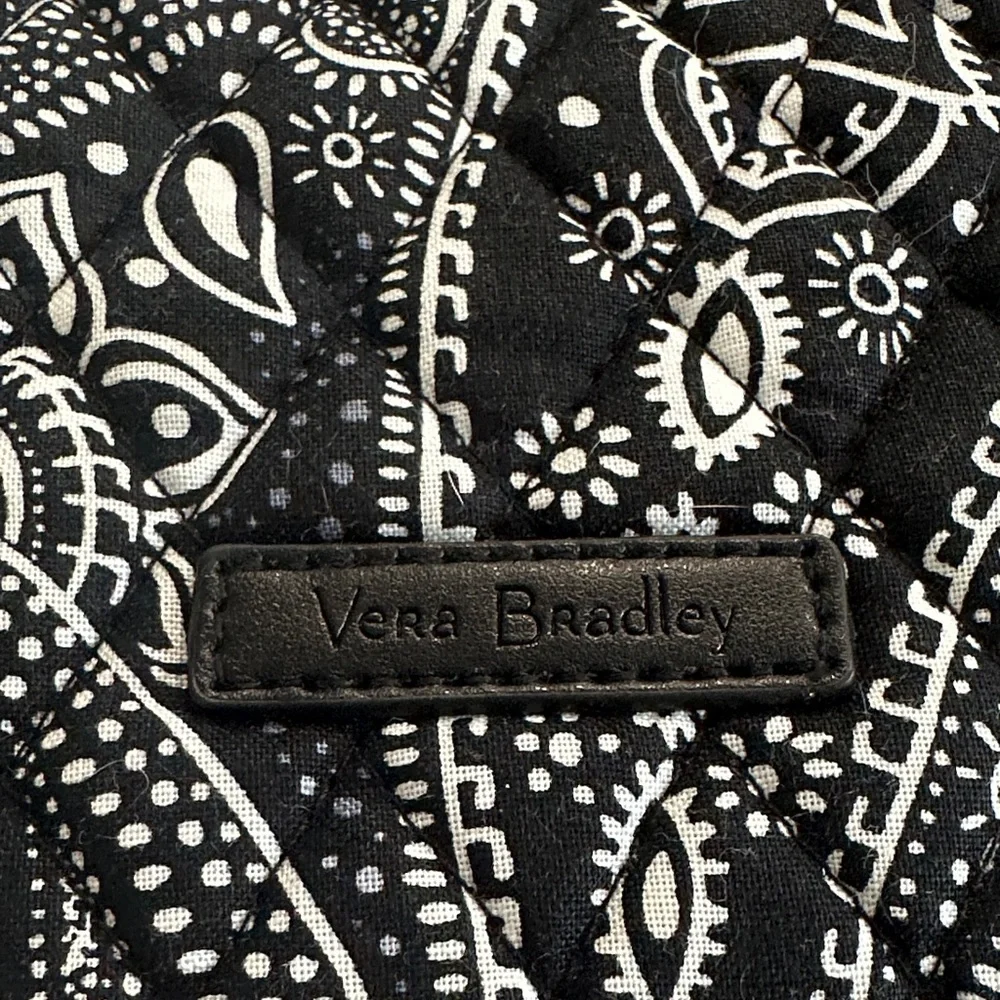 Vera Bradley 11x14 Laptop Sleeve White & Black Paisley